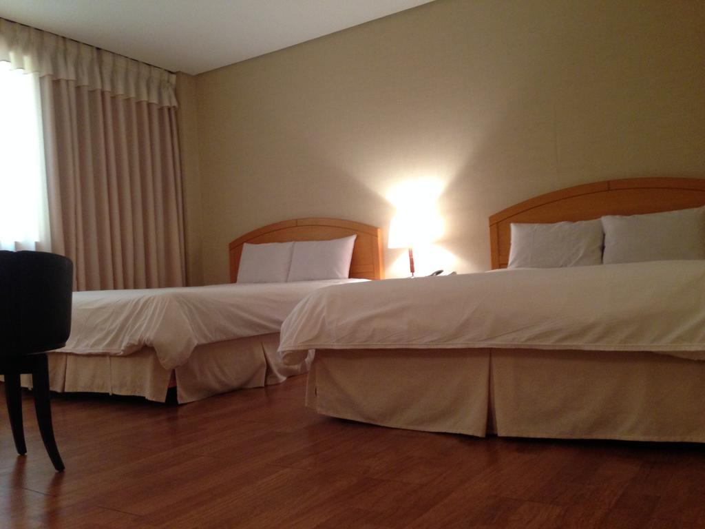 Daedong Hotel Jeju Rum bild