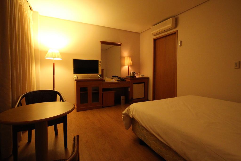 Daedong Hotel Jeju Exteriör bild