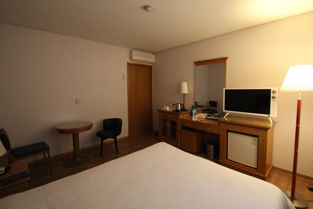 Daedong Hotel Jeju Exteriör bild