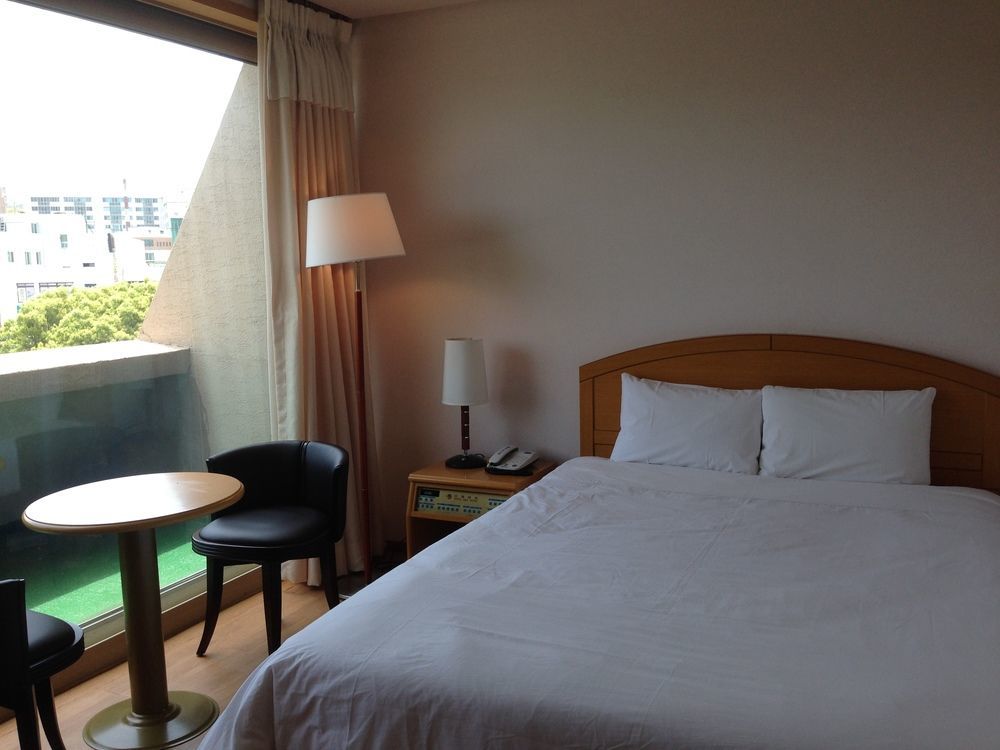 Daedong Hotel Jeju Exteriör bild